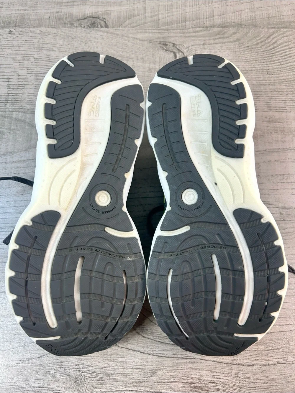 Brooks Glycerin GTS 20 Women’s Size 7 Medium B Dark Gray/Neon Running Shoes